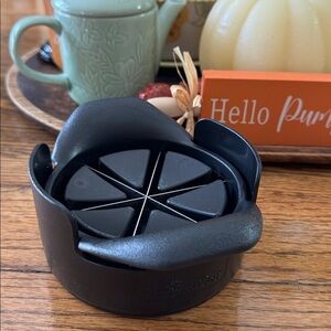 Pampered Chef Veggie Wedger